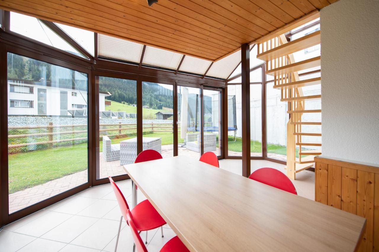 Agrimonia - 5,5-Zi Duplex Wohnung Bis 9 Personen Mit Eigenem Garten Davos Buitenkant foto