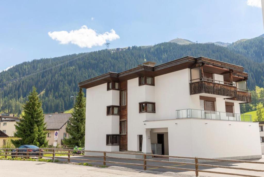 Agrimonia - 5,5-Zi Duplex Wohnung Bis 9 Personen Mit Eigenem Garten Davos Buitenkant foto